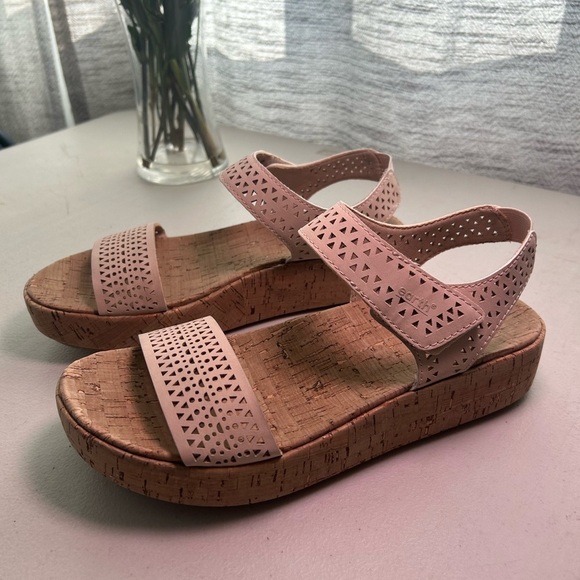 Earth Women's laser cut strap tan/beige Estella Sandals size 8.5 - Picture 4 of 12